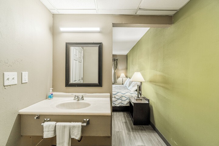 Deluxe Inn Miami OK