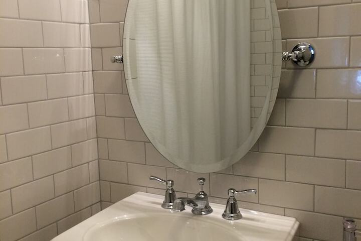 Room 28 of 50