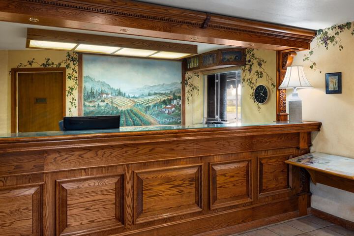 Red Lion Inn & Suites Lemoore