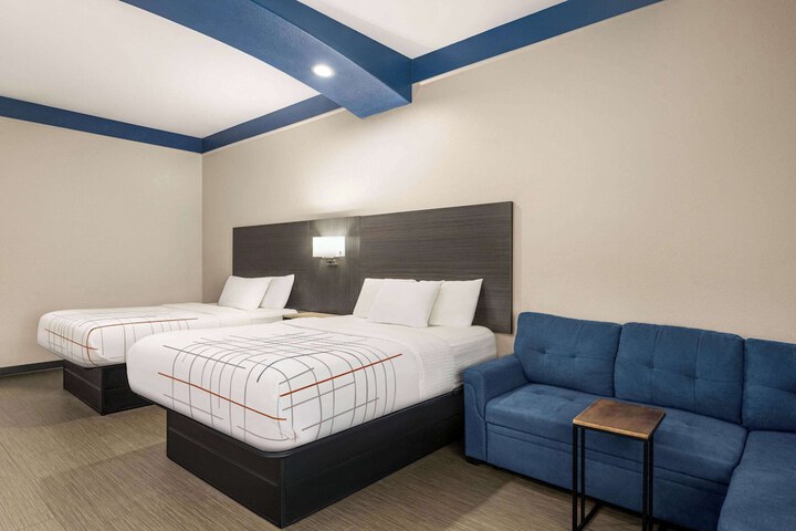 Room 16 of 39