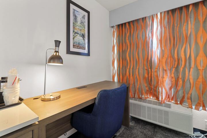 Room 26 of 77