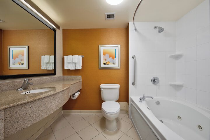 Fairfield Inn and Suites by Marriott Toronto Airport