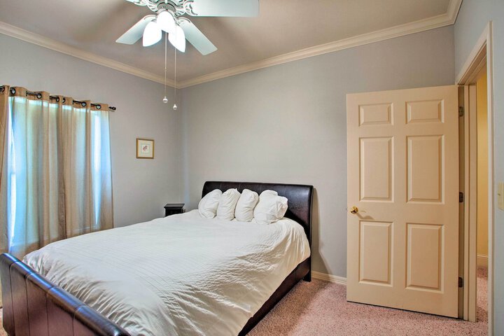 Spacious Stallion Lake Ranch Home w / Patio
