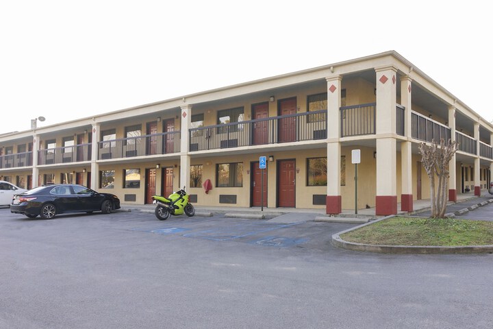 Hotel 6 of 49