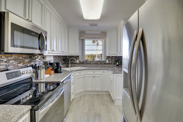 Riverfront Port Orange Home w / Dock & Slip!