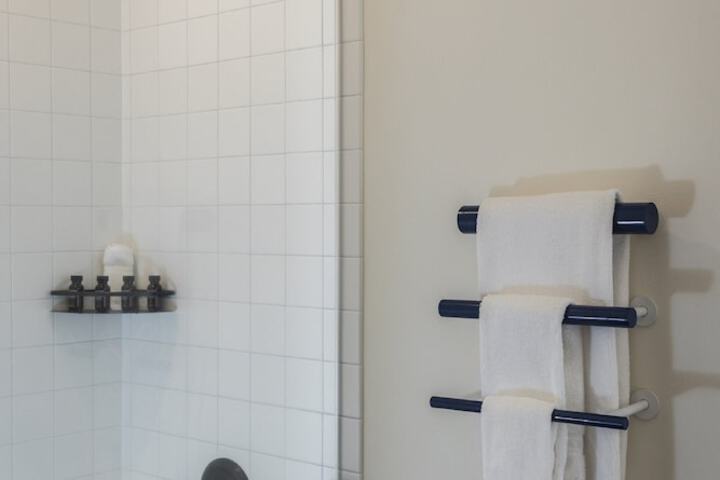 Hu. Hotel