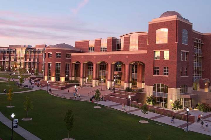 Courtyard Reno Downtown / Riverfront