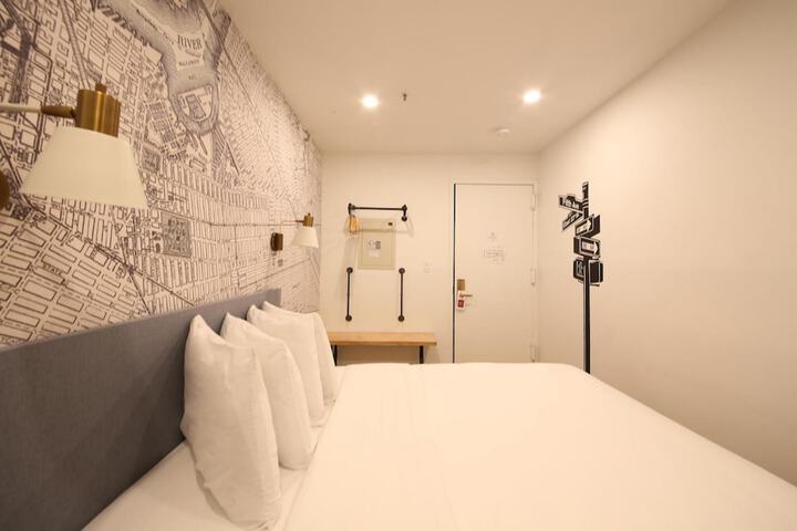 Room 27 of 30