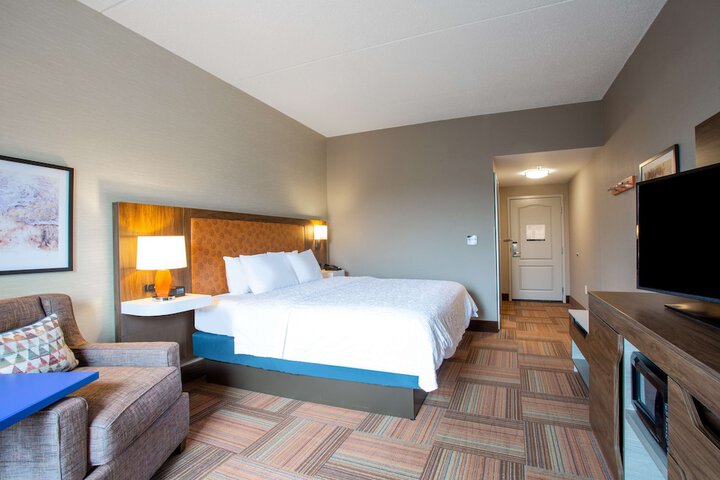 Room 13 of 28