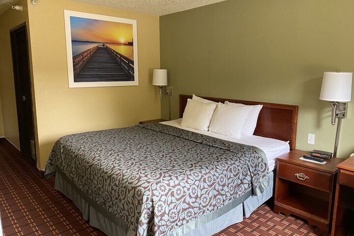 Room 9 of 37