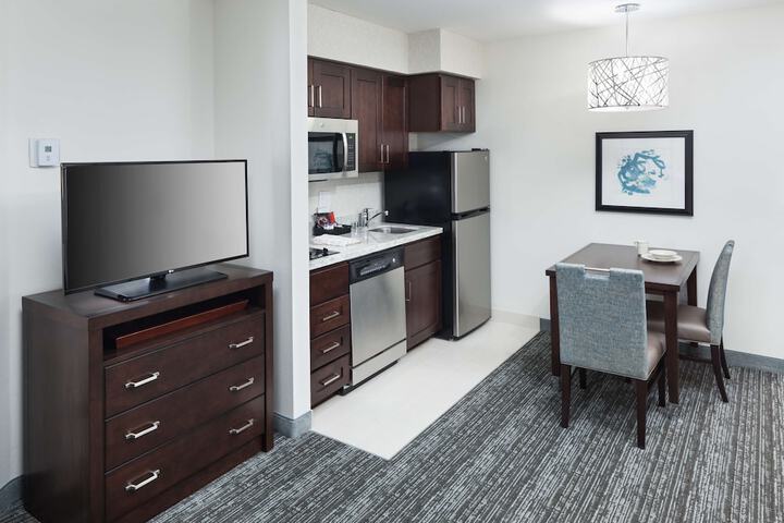 Room 11 of 28