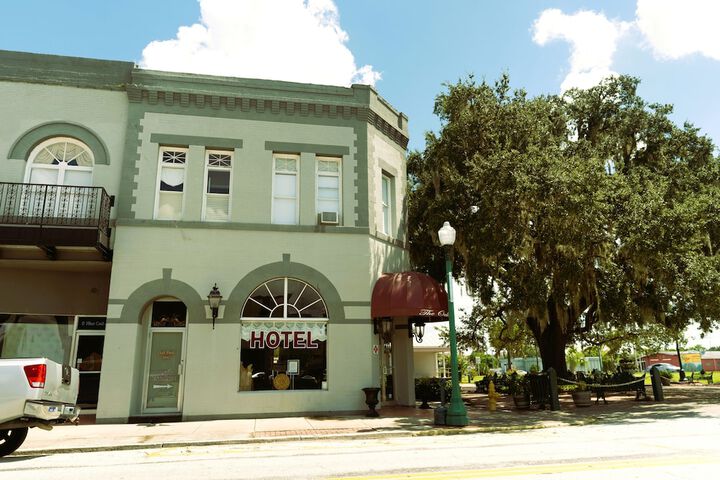 Oaak Tree Hotel