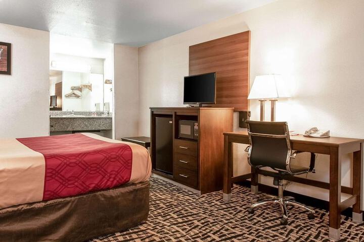 Room 25 of 39