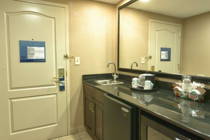 Room 16 of 82