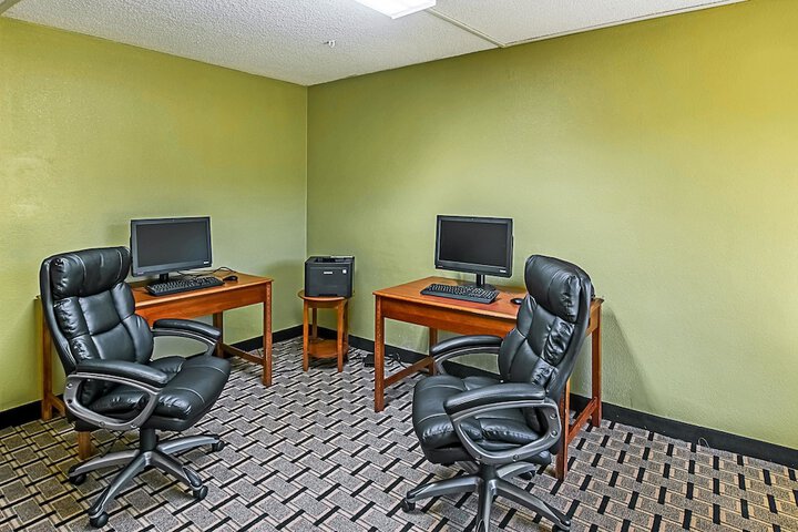 Business Center 67 of 71