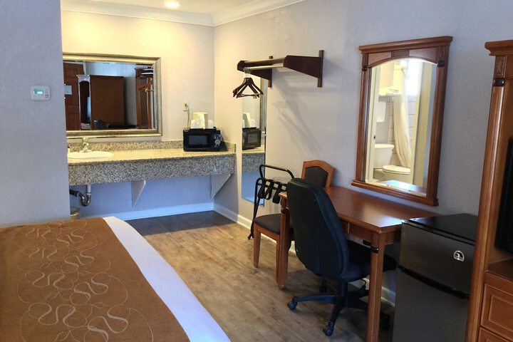 Room 16 of 34