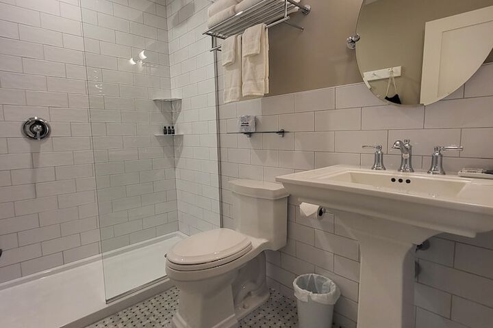 Room 33 of 58