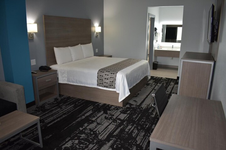 Room 11 of 28