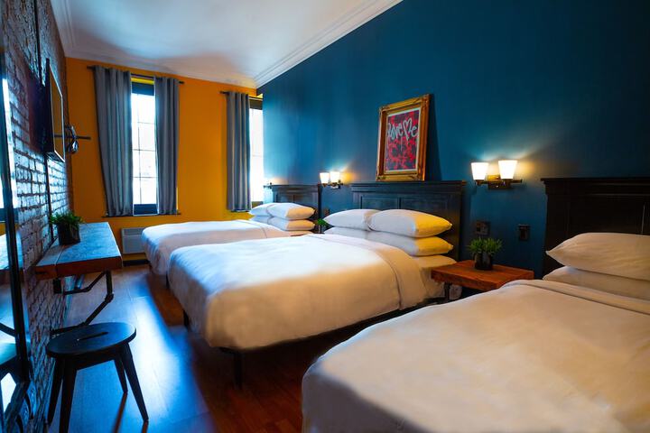 Room 43 of 51