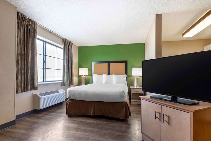 Room 25 of 27