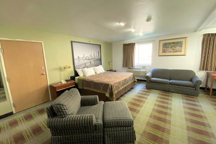 Room 10 of 35