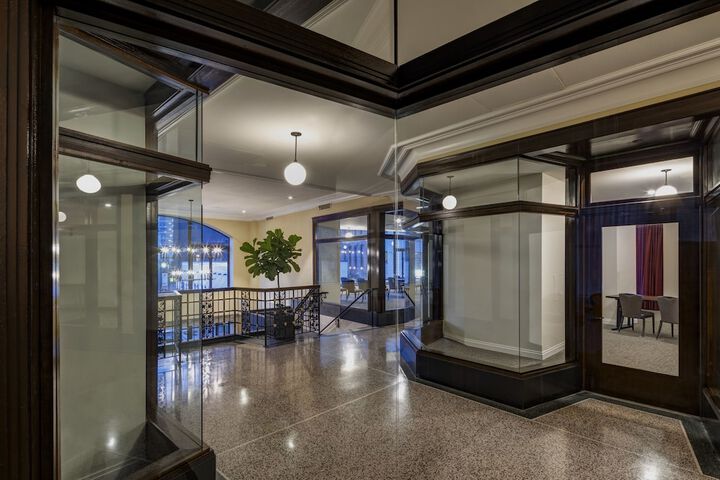Ballroom/Hall 84 of 92