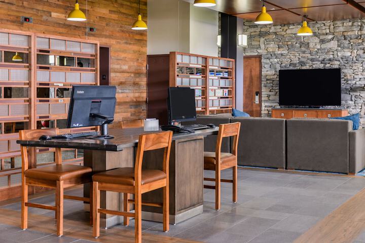 Business Center 56 of 57