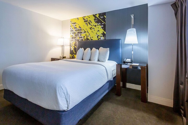 Room 35 of 69