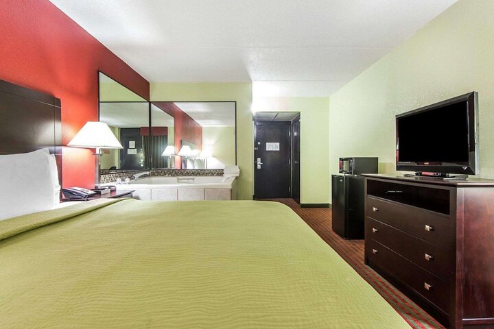 Room 12 of 32