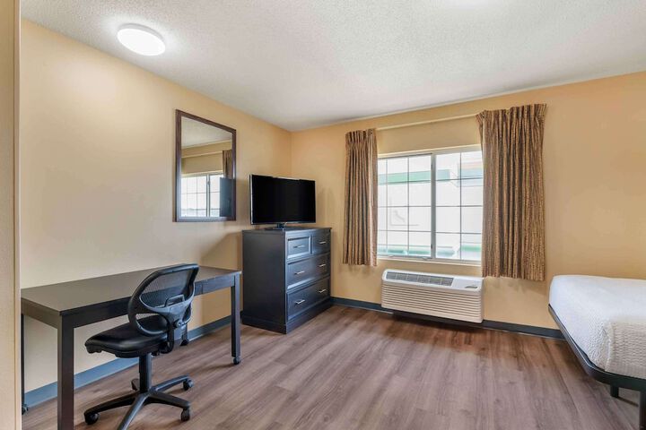 Room 10 of 34
