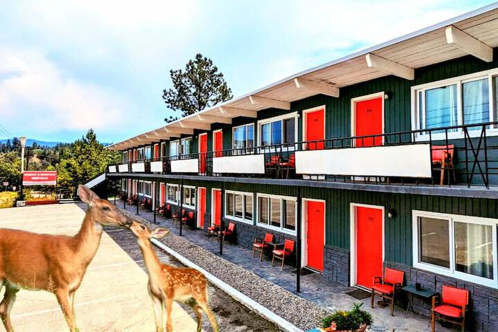 Deerview Motel & Cabins