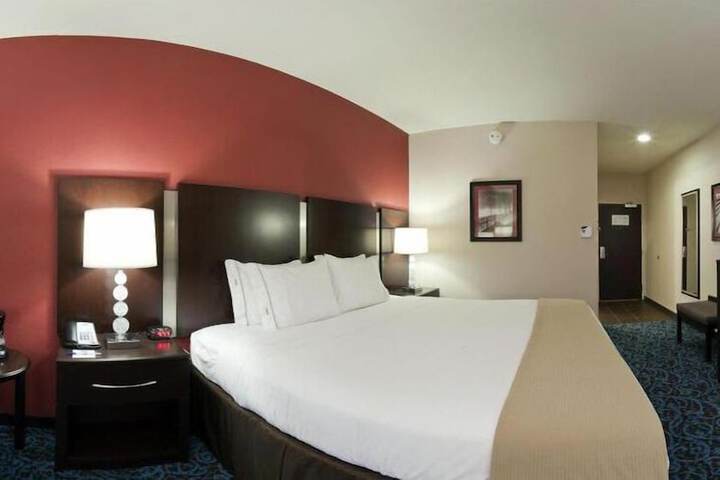Holiday Inn Express Hotel & Suites New Philadelphia by IHG