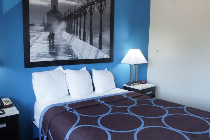 Room 6 of 15