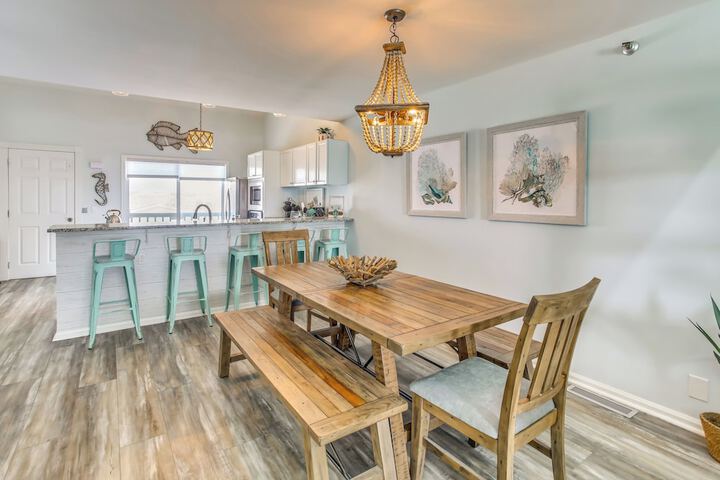 salt & Light Oceanfront Condo w / Pool & Elevator
