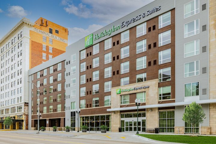 Holiday Inn Express & Suites Lincoln Downtown by IHG