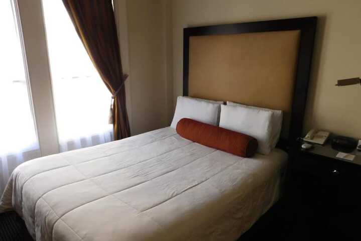 Room 19 of 37