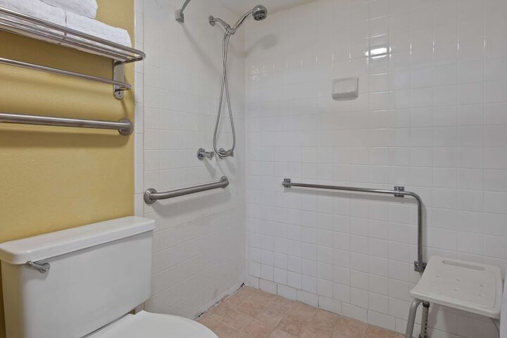 Room 10 of 32