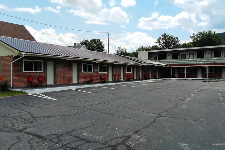 Northern Peaks Motor Inn
