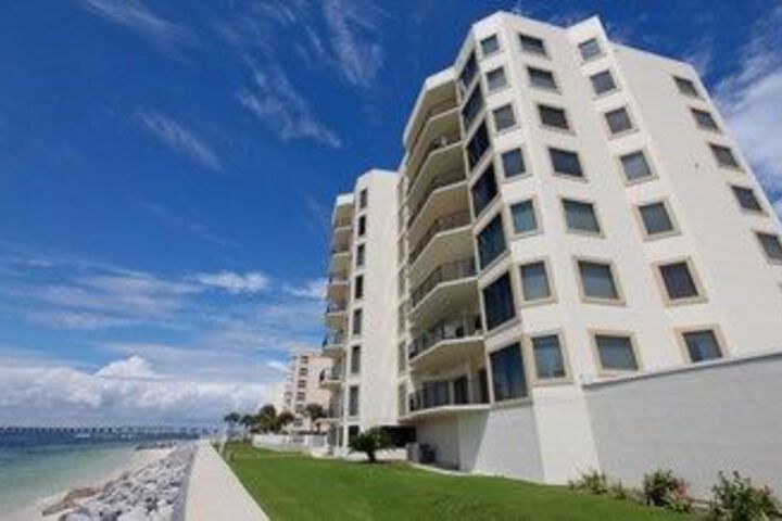 Waterview Towers Yacht Club by Holiday Isle