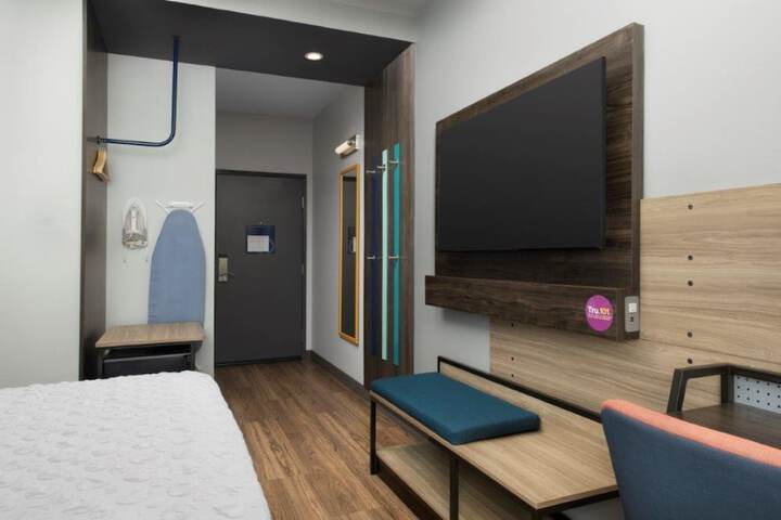 Room 14 of 28