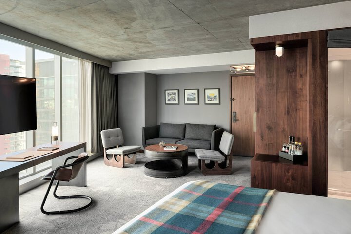 Room 34 of 102