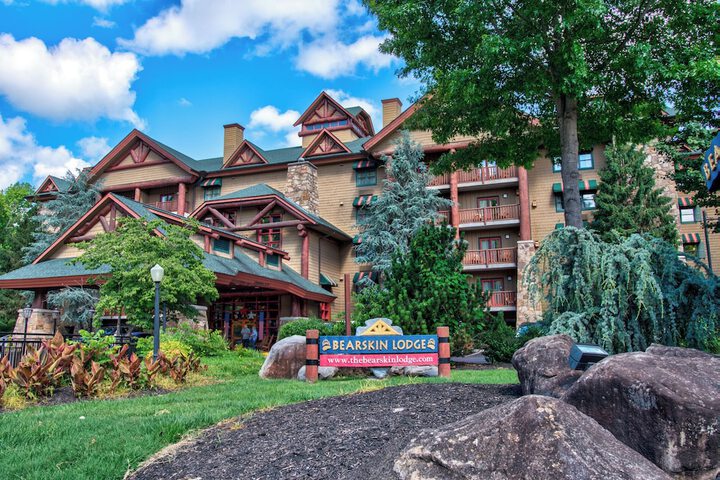 Bearskin Lodge on the River