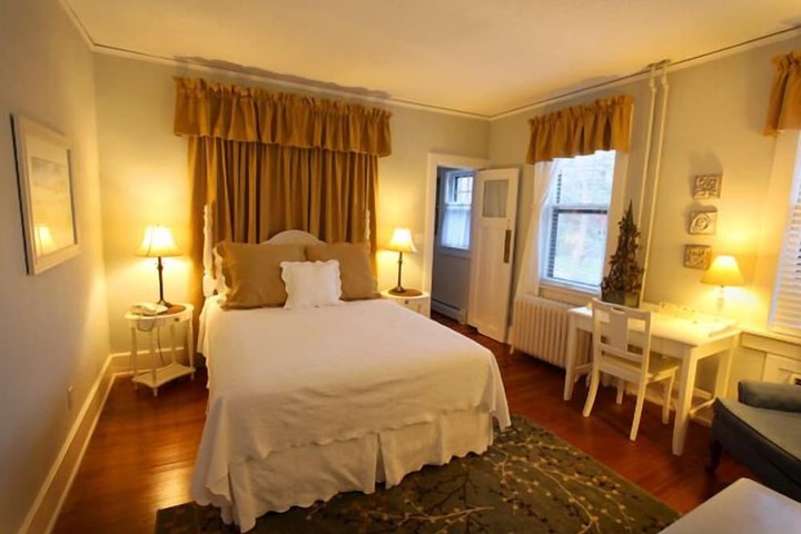THE BROWN STREET INN