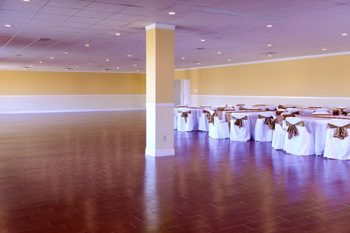 Ballroom/Hall 15 of 18