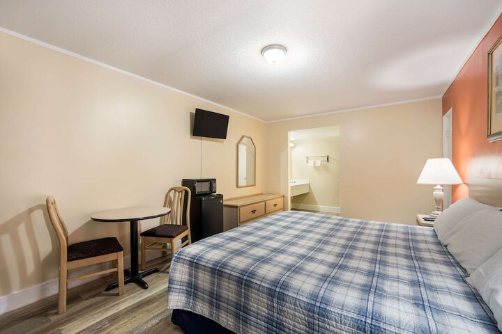 Room 18 of 34