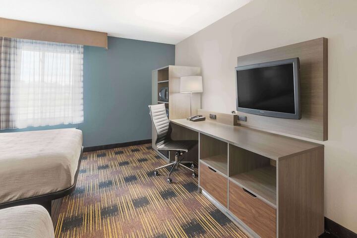 Room 27 of 41