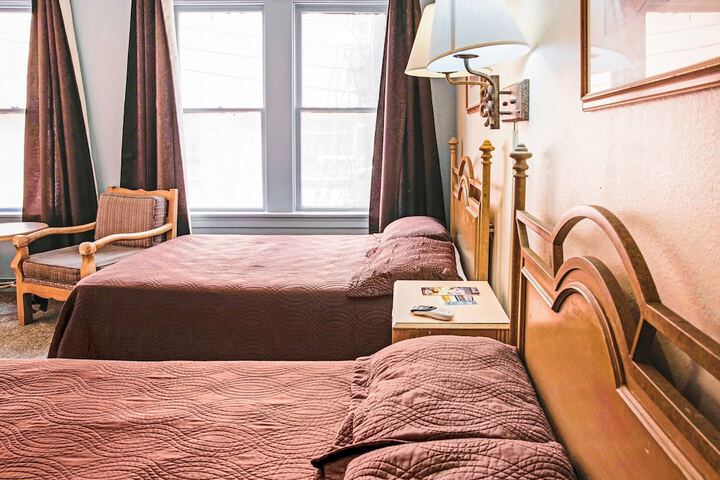 Room 43 of 77