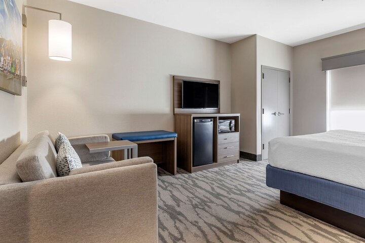 Room 10 of 24