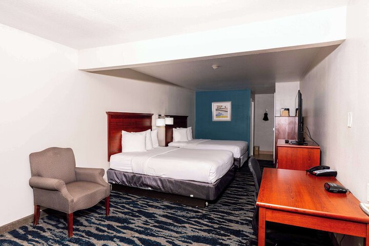 Room 16 of 28