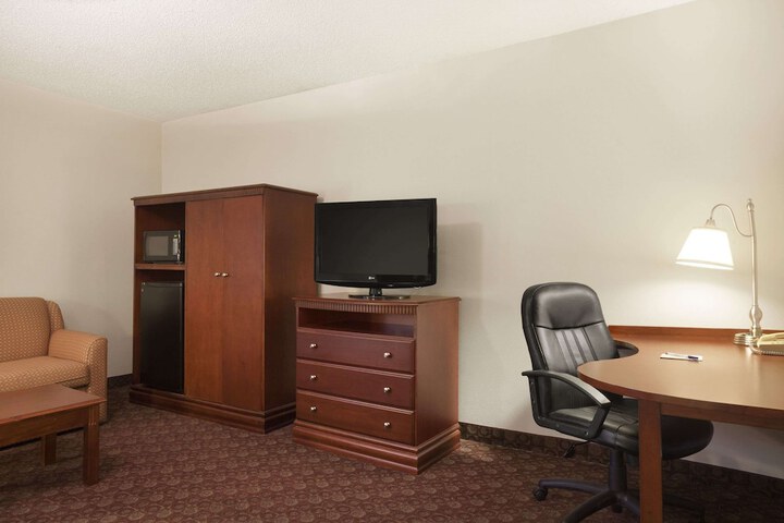 Room 6 of 15